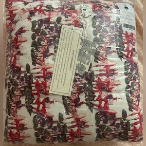 Kate Quinn classic circle quilt. Fuschia print. NIB. Cotton.